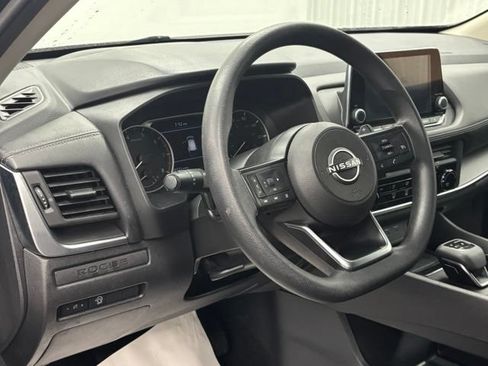 Used 2024 Nissan Rogue S FWD image 15