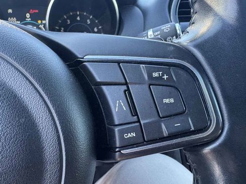 Used 2020 Jaguar F-PACE Premium image 30