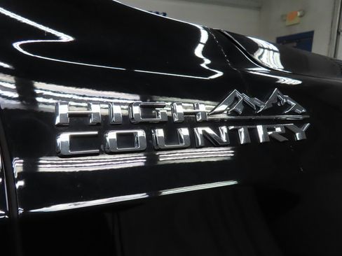 Used 2024 Chevrolet Suburban High Country image 57