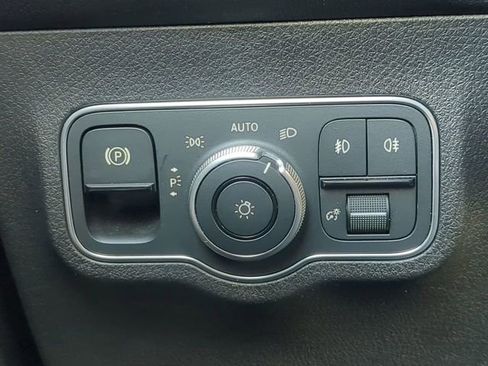 Used 2023 Mercedes-Benz GLB 250 image 27