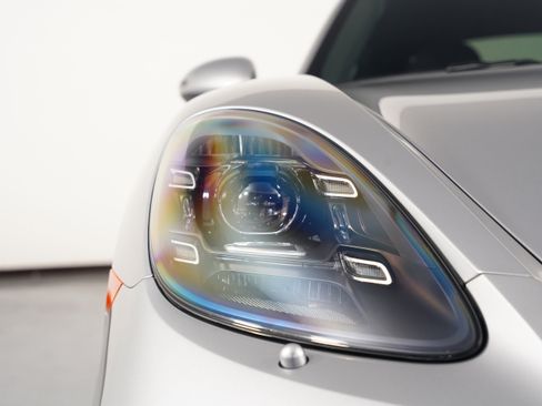 Used 2025 Porsche 718 Cayman image 25