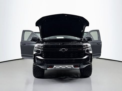 Used 2024 Chevrolet Tahoe Z71 w/ Luxury Package AWD/4WD image 29