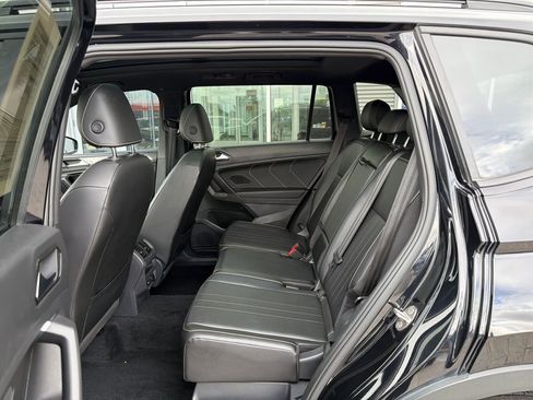 Certified 2022 Volkswagen Tiguan SE R-Line AWD/4WD image 14