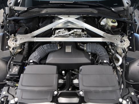 Used 2021 Aston Martin V8 Vantage Coupe RWD image 32