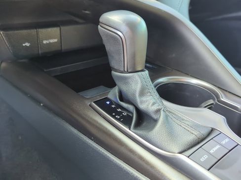 Used 2024 Toyota Camry SE image 19