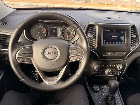 Used 2020 Jeep Cherokee Latitude w/ Cold Weather Group image 12