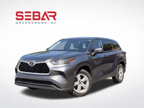 Used 2020 Toyota Highlander L FWD image 1