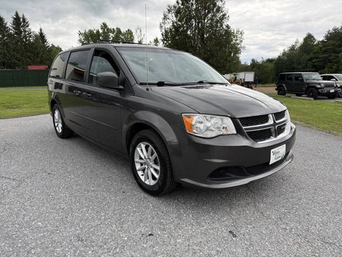 Used 2016 Dodge Grand Caravan SXT FWD image 9