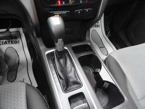 Used 2022 Nissan Frontier SV image 15