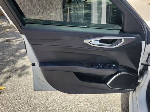 Used 2023 Alfa Romeo Giulia Veloce RWD image 19