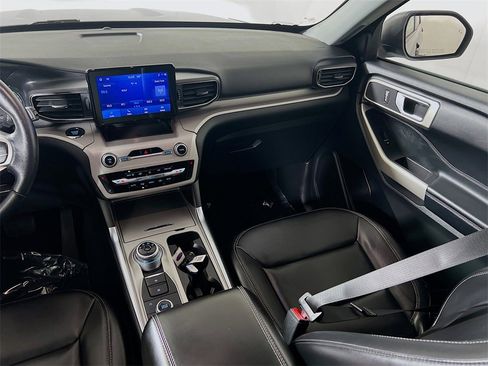 Used 2023 Ford Explorer XLT w/ Equipment Group 202A image 21