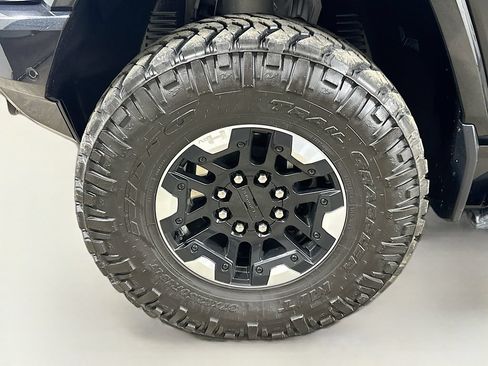 Used 2022 GMC Hummer EV Edition 1 w/ LPO, Illumination Package AWD/4WD image 8