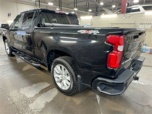 Used 2021 Chevrolet Silverado 1500 Custom image 3