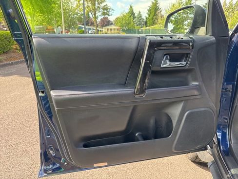 Used 2019 Toyota 4Runner TRD Off-Road Premium AWD/4WD image 19