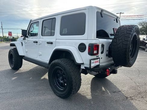 Used 2018 Jeep Wrangler Unlimited Sahara AWD/4WD image 4