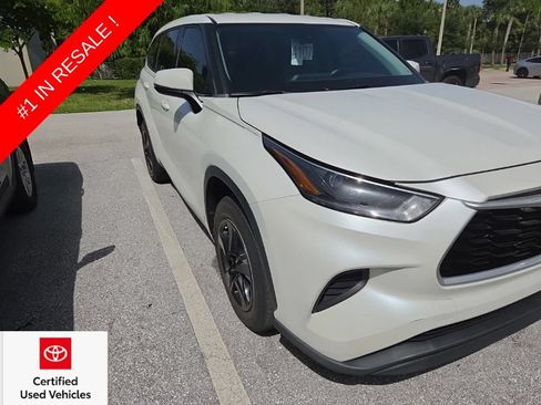 Used 2021 Toyota Highlander L FWD image 1