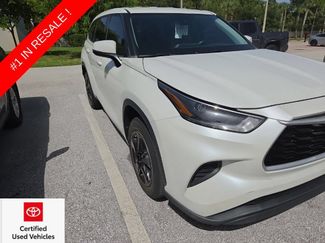 Used 2021 Toyota Highlander L FWD video 1