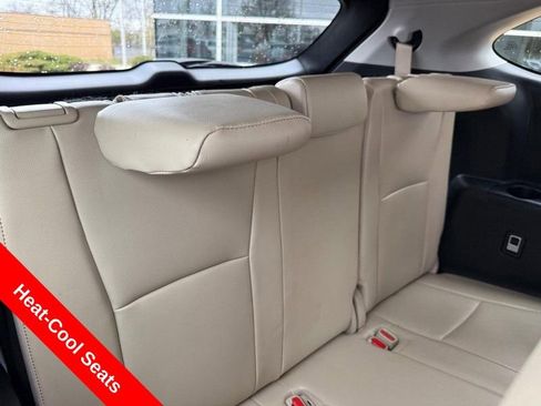 Used 2023 Toyota Highlander Limited image 12
