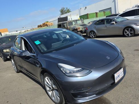 Used 2018 Tesla Model 3 Mid Range RWD image 2