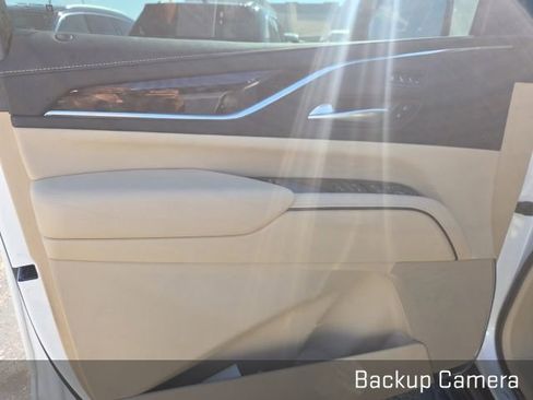 Used 2023 Cadillac Escalade Premium Luxury AWD/4WD image 10