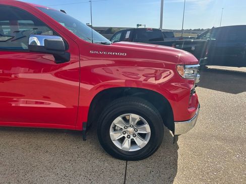 Used 2025 Chevrolet Silverado 1500 LT image 2