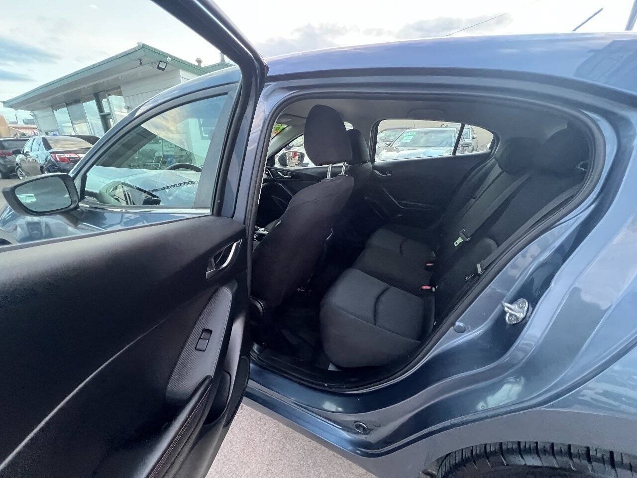 Used 2015 MAZDA MAZDA3 i Sport FWD image 12