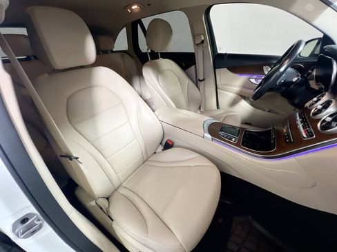 Used 2022 Mercedes-Benz GLC 300 4MATIC w/ Premium Package Lite image 31