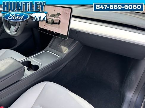 Used 2023 Tesla Model Y Performance image 9