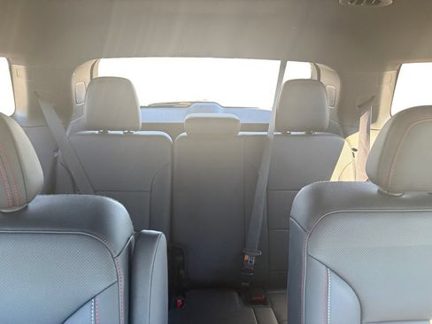 Certified 2025 Chevrolet Traverse Z71 AWD/4WD image 16