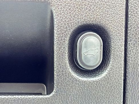 Used 2020 Chevrolet Tahoe LT RWD image 13