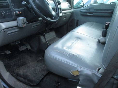 Used 2006 Ford F250 4x4 Regular Cab Super Duty image 9