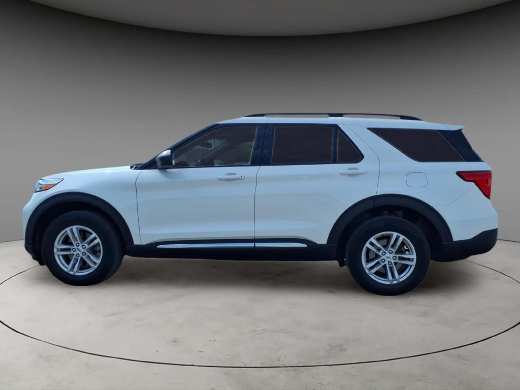 Used 2023 Ford Explorer XLT AWD/4WD image 16