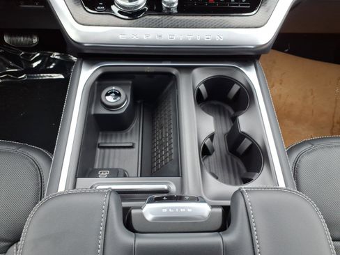 New 2025 Ford Expedition Max Platinum w/ Stealth Performance Package image 10