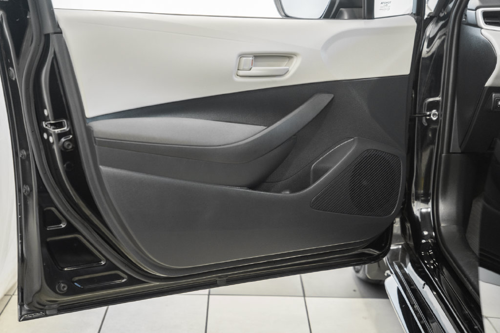 Used 2025 Toyota Corolla LE FWD image 29