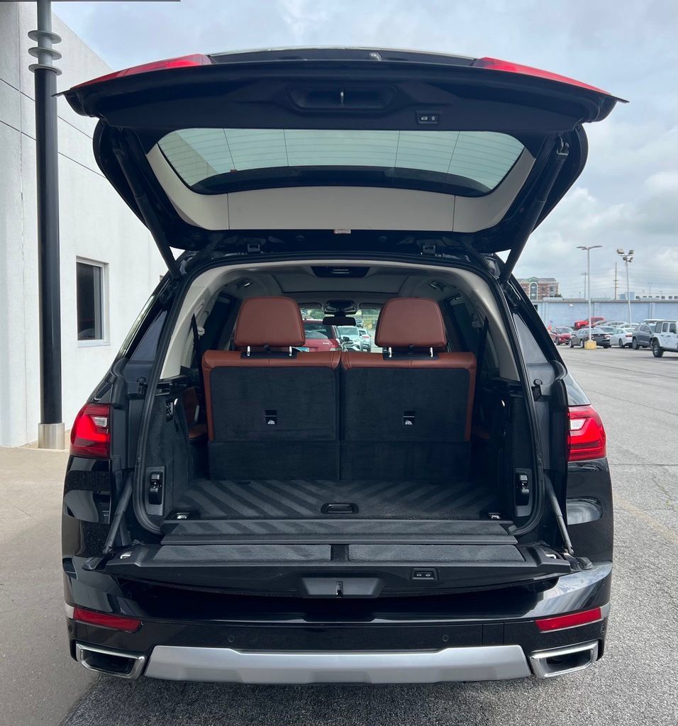 Used 2020 BMW X7 xDrive40i w/ Premium Package AWD/4WD image 28