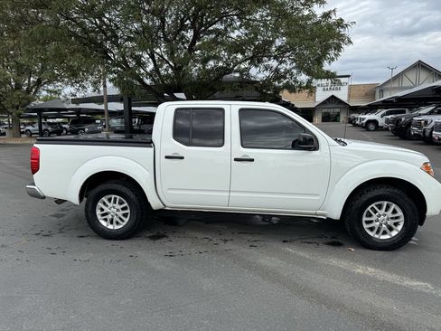 Used 2017 Nissan Frontier SV AWD/4WD image 5