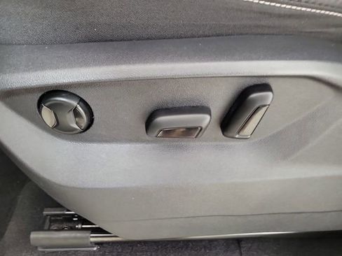 Used 2022 Volkswagen Atlas Cross Sport SE image 7