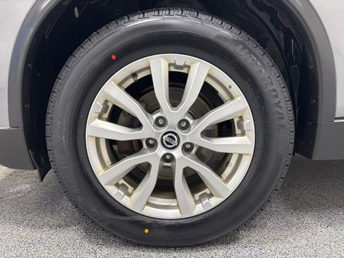 Used 2018 Nissan Rogue SV image 35