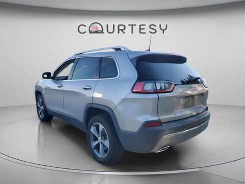 Used 2020 Jeep Cherokee Limited image 2