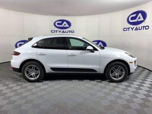 Used 2017 Porsche Macan Base image 2