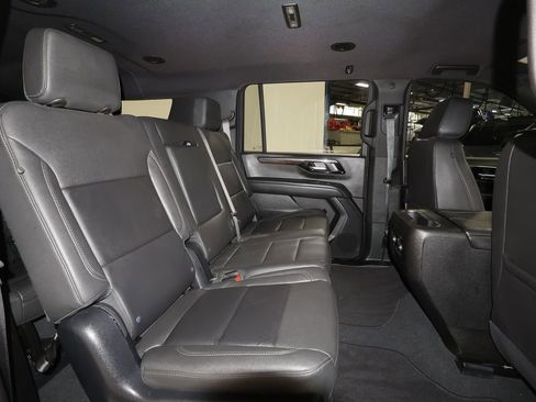 Used 2025 Chevrolet Suburban Z71 AWD/4WD image 26
