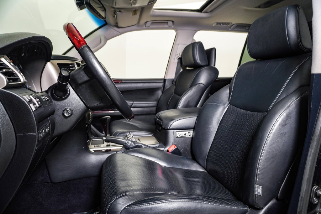 Used 2013 Lexus LX 570 4WD w/ Luxury Pkg image 21