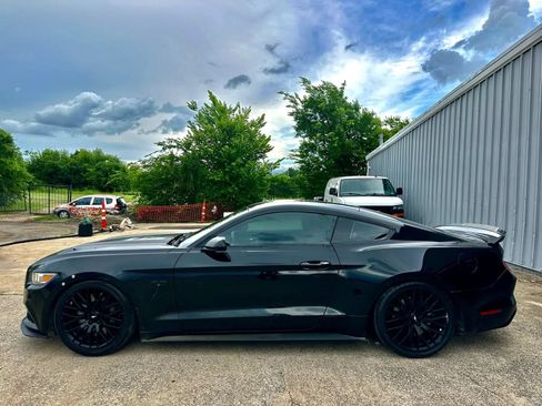 Used 2017 Ford Mustang GT w/ GT Performance Package RWD image 3