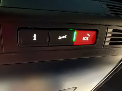 Used 2021 Volkswagen Tiguan SE R-Line image 34