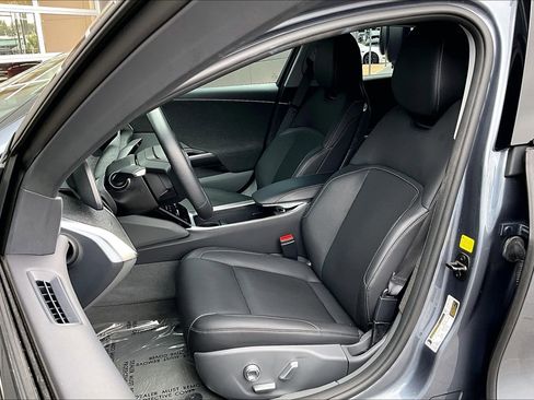 Used 2025 Lucid Air Pure RWD image 25