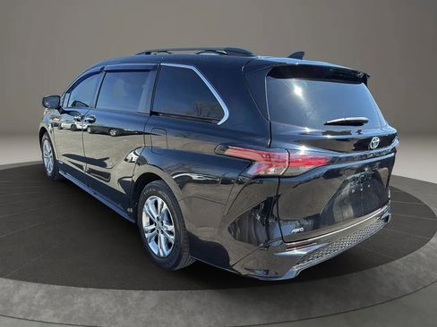 Used 2021 Toyota Sienna XSE w/ XSE Plus Package image 7