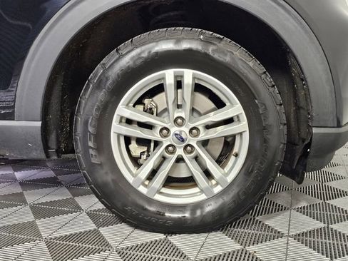 Used 2021 Ford Explorer XLT w/ Equipment Group 202A image 9