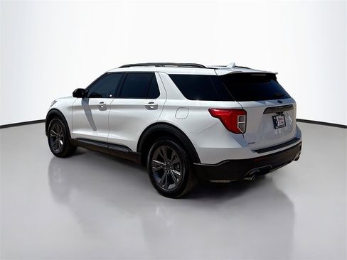 Used 2023 Ford Explorer XLT w/ Equipment Group 202A image 5