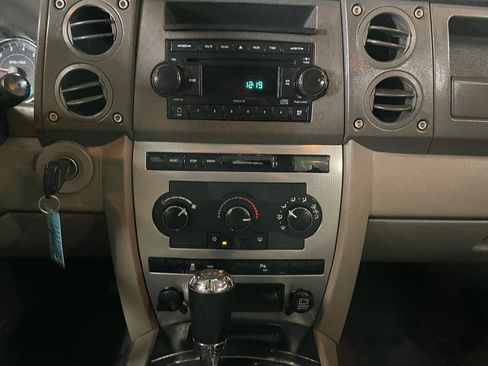 Used 2007 Jeep Commander Sport w/ Skid Plate Group AWD/4WD image 19