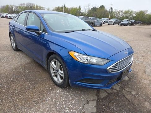 Used 2018 Ford Fusion SE w/ Fusion SE Technology Package image 6